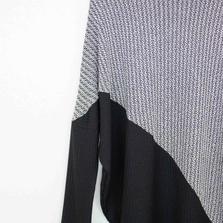 Turtle Neck Diagonal Color Block Top - Bagzio