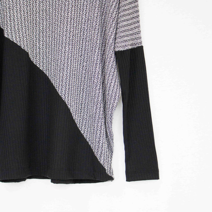 Turtle Neck Diagonal Color Block Top - Bagzio